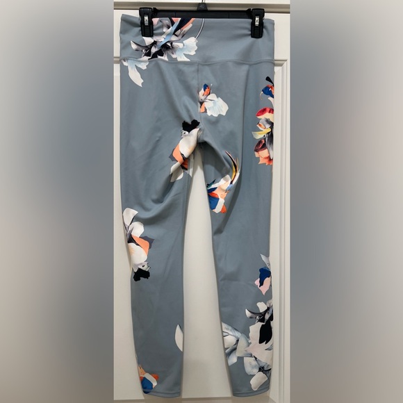 Athleta Caturanga Paradise floral Medium high rise blue multicolored leggings - Picture 2 of 4